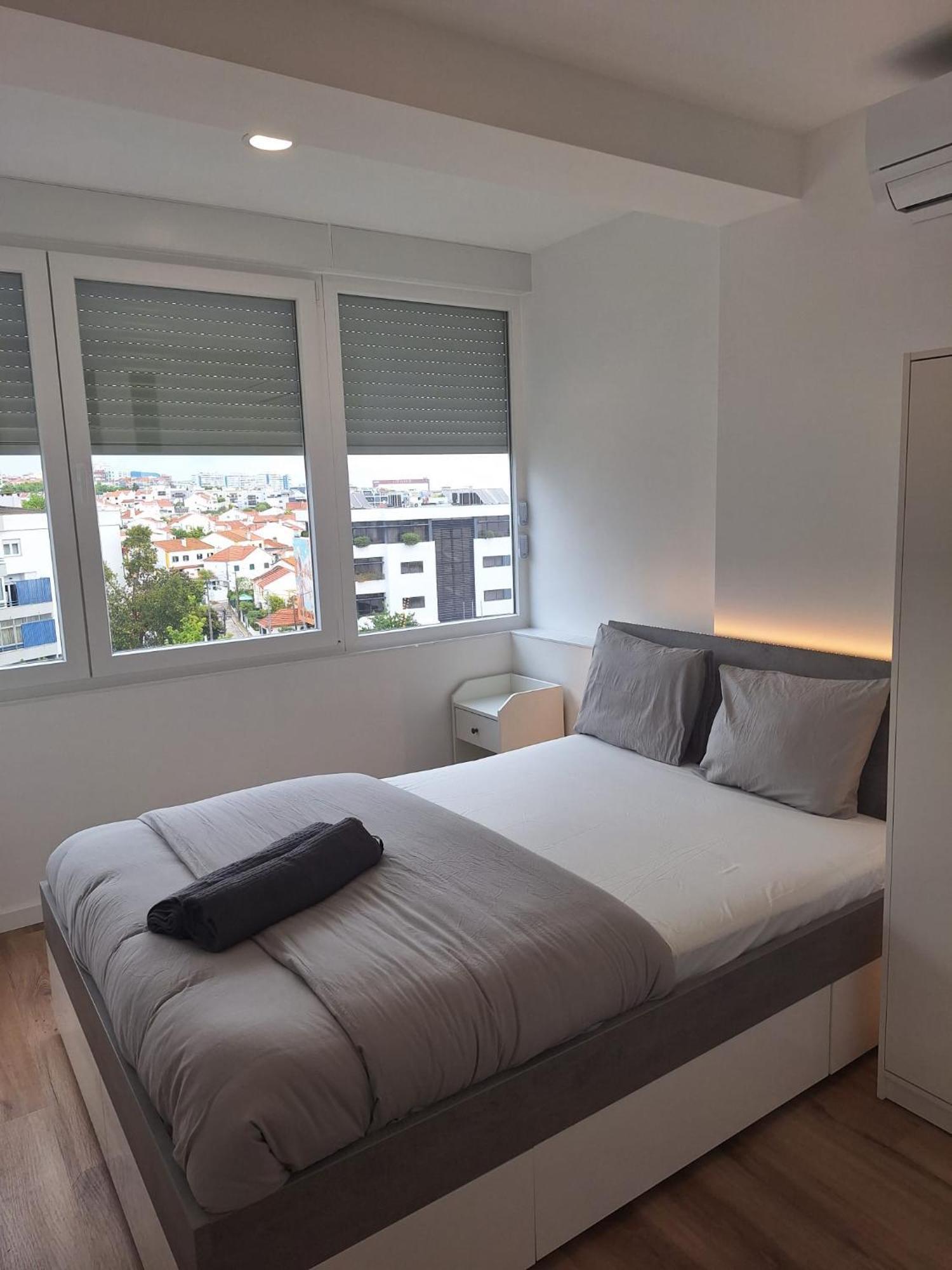 Lisbon South Bay Rooms 2 Almada Exterior photo