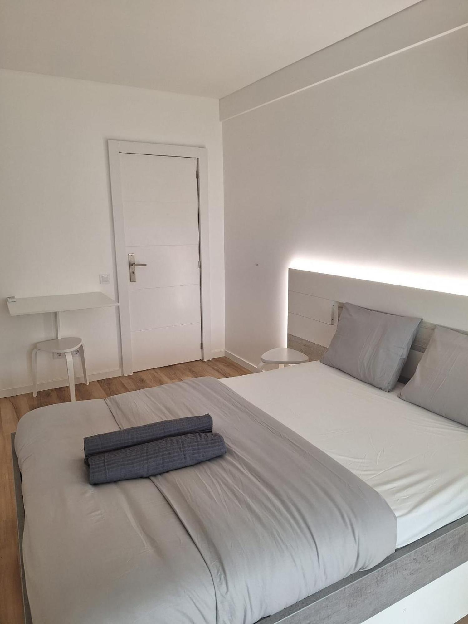 Lisbon South Bay Rooms 2 Almada Exterior photo