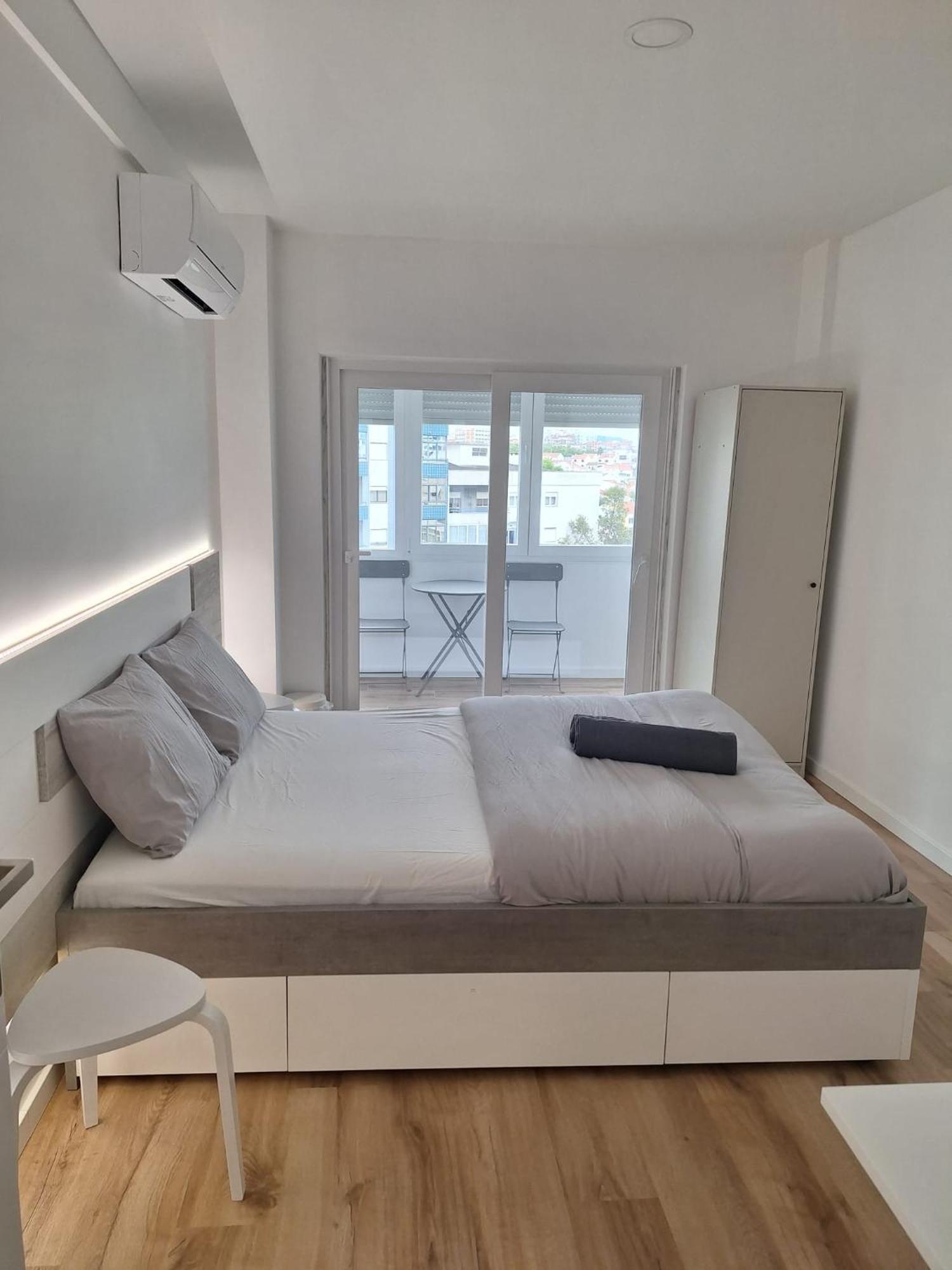 Lisbon South Bay Rooms 2 Almada Exterior photo