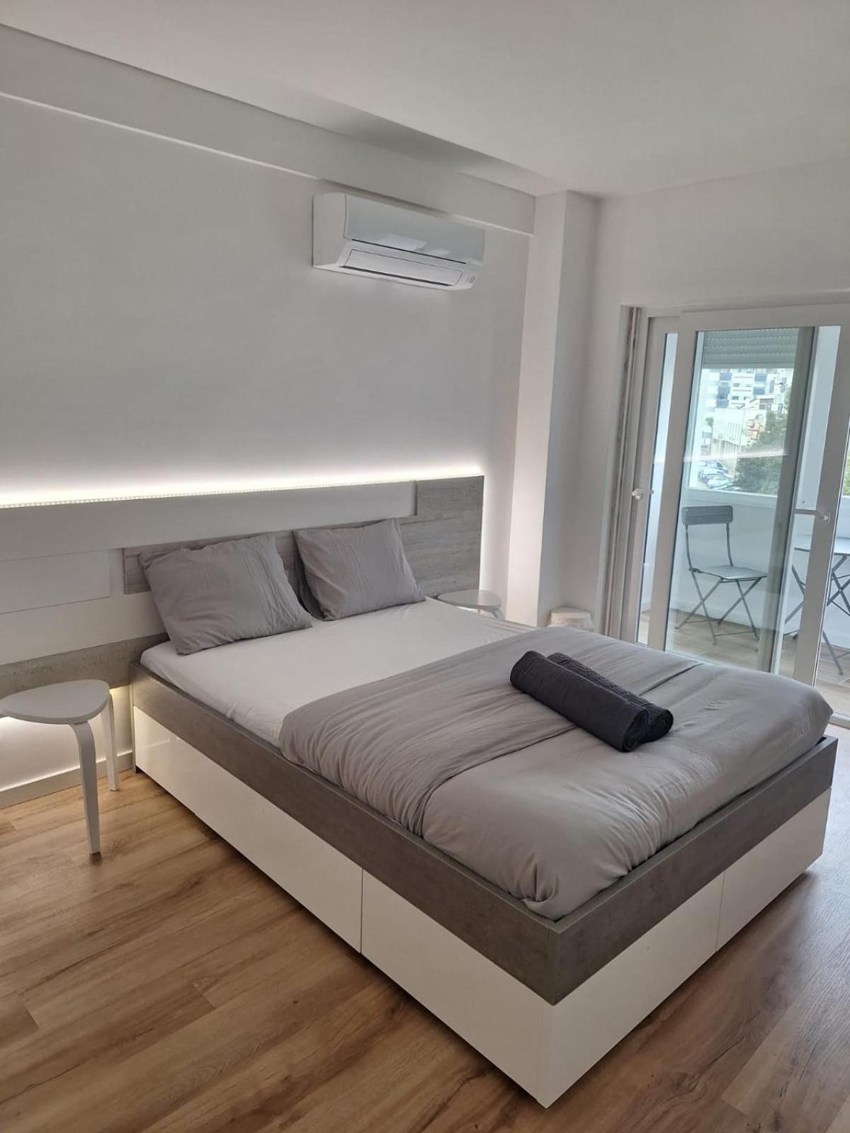 Lisbon South Bay Rooms 2 Almada Exterior photo