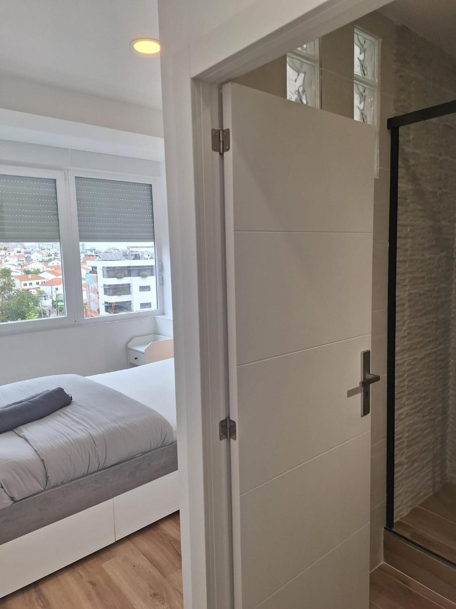 Lisbon South Bay Rooms 2 Almada Exterior photo