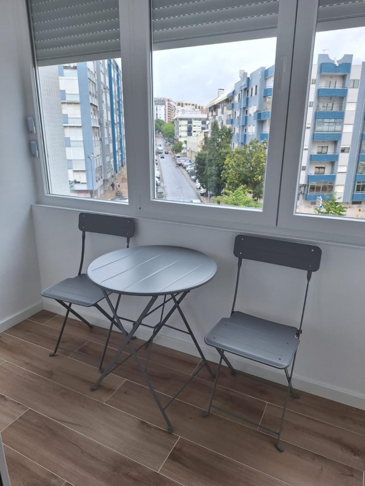 Lisbon South Bay Rooms 2 Almada Exterior photo