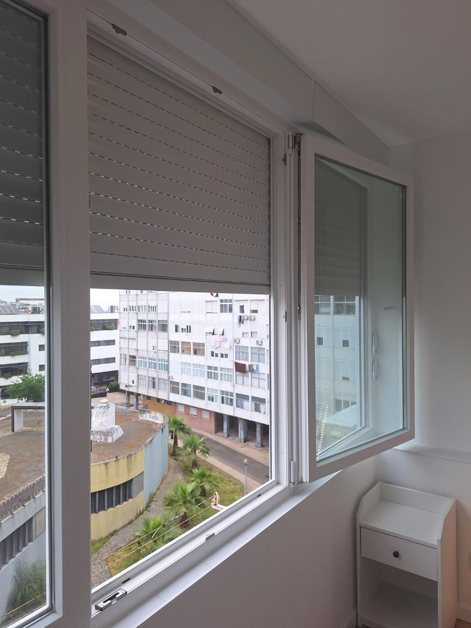 Lisbon South Bay Rooms 2 Almada Exterior photo