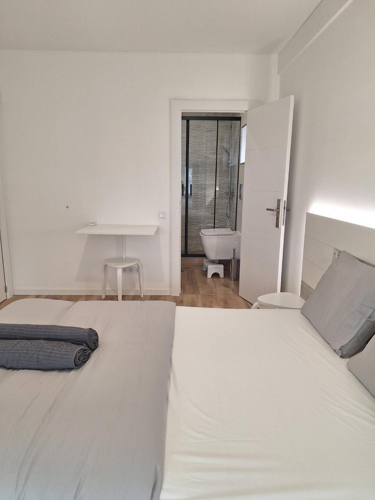 Lisbon South Bay Rooms 2 Almada Exterior photo