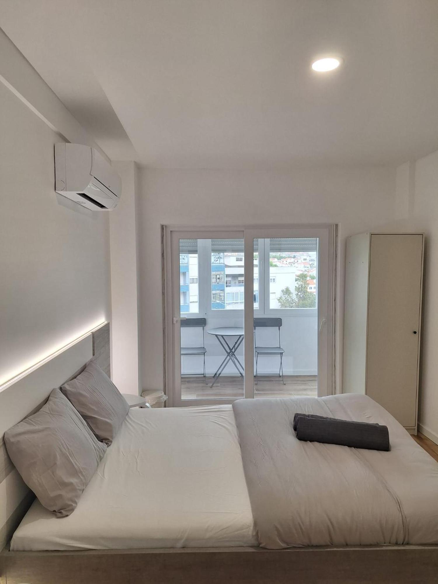 Lisbon South Bay Rooms 2 Almada Exterior photo