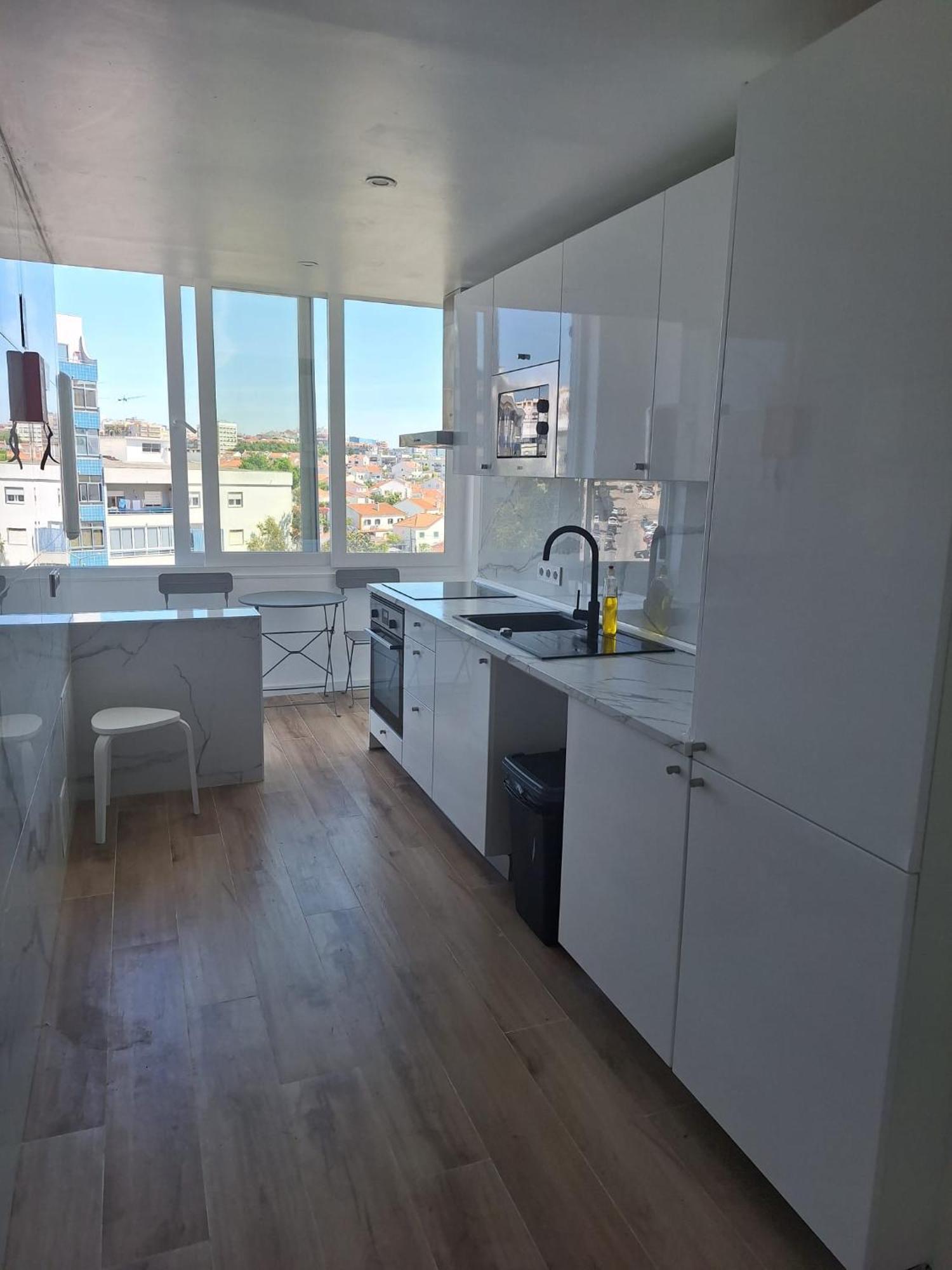 Lisbon South Bay Rooms 2 Almada Exterior photo