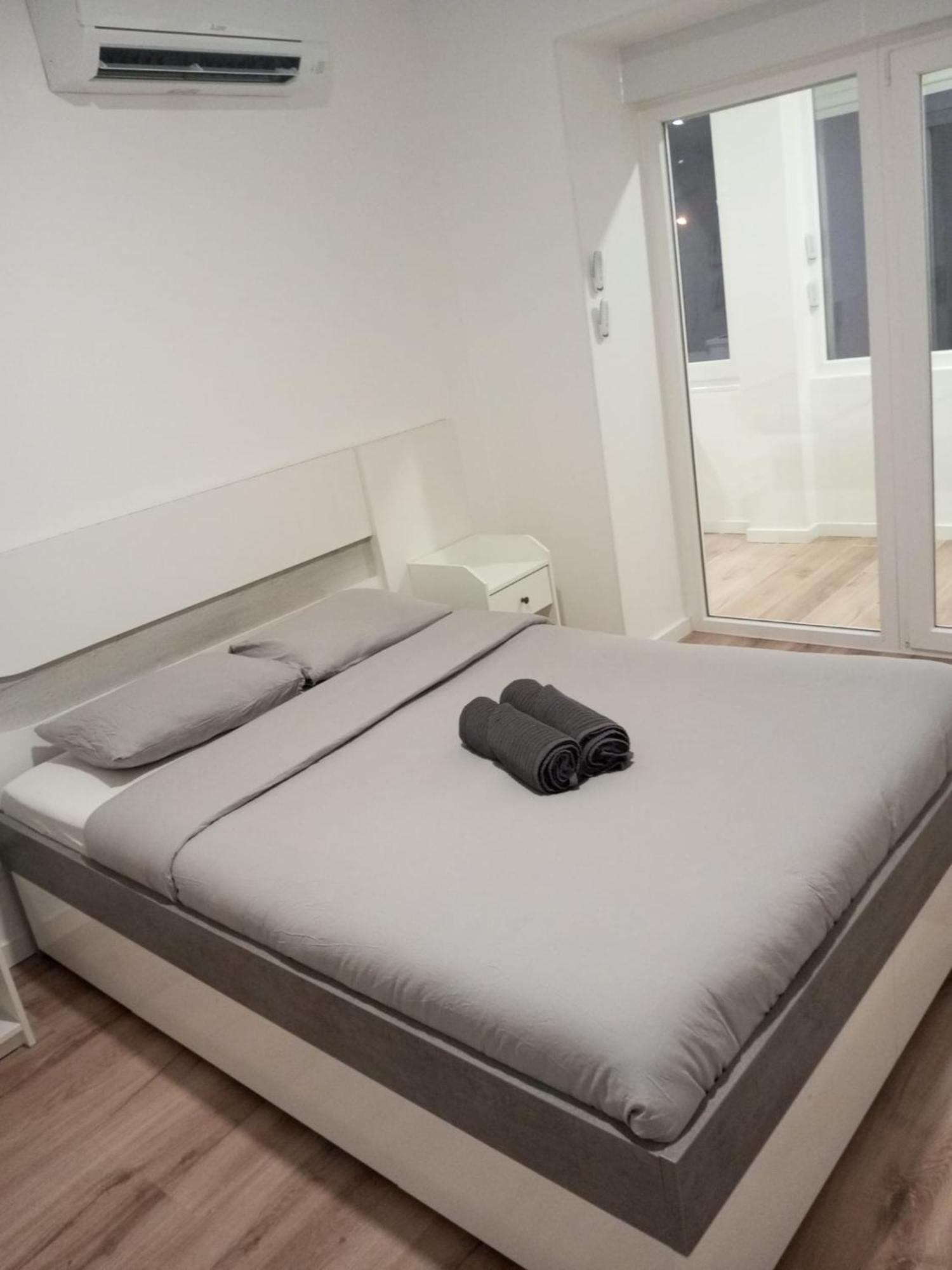 Lisbon South Bay Rooms 2 Almada Exterior photo